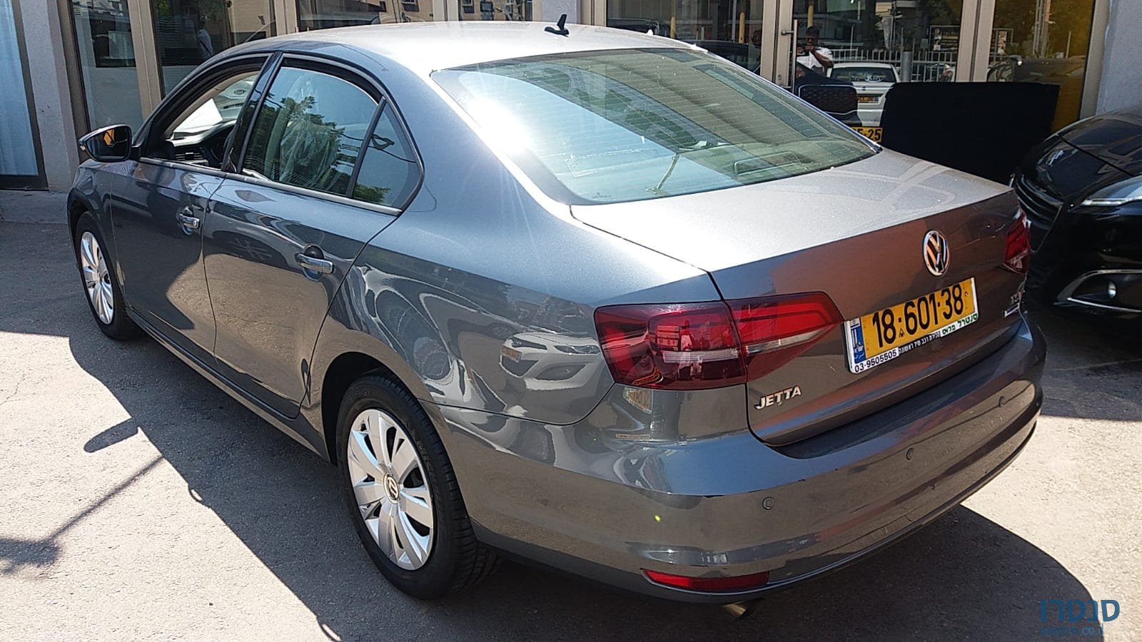 2015' Volkswagen Jetta photo #2