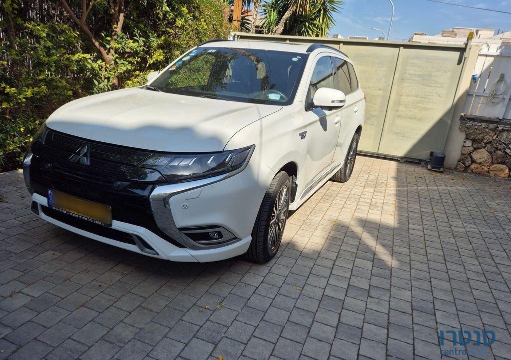 2020' Mitsubishi Outlander מיצובישי אאוטלנדר photo #1