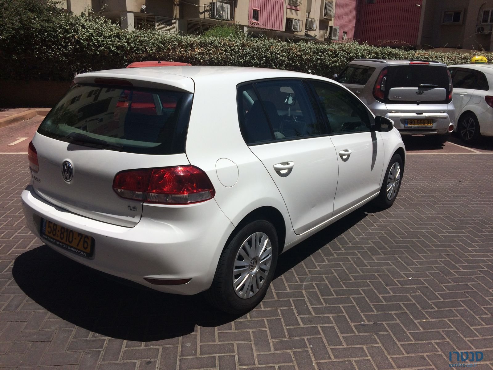 2011' Volkswagen Golf photo #1