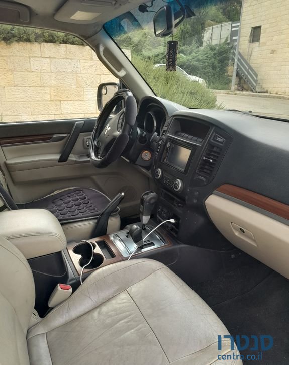 2008' Mitsubishi Pajero מיצובישי פג'רו photo #2