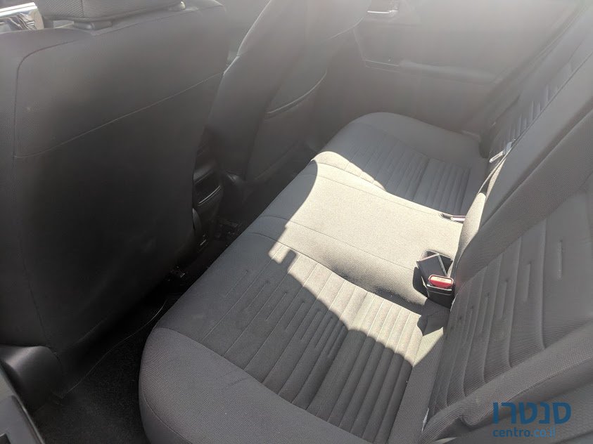 2015' Toyota Auris photo #4