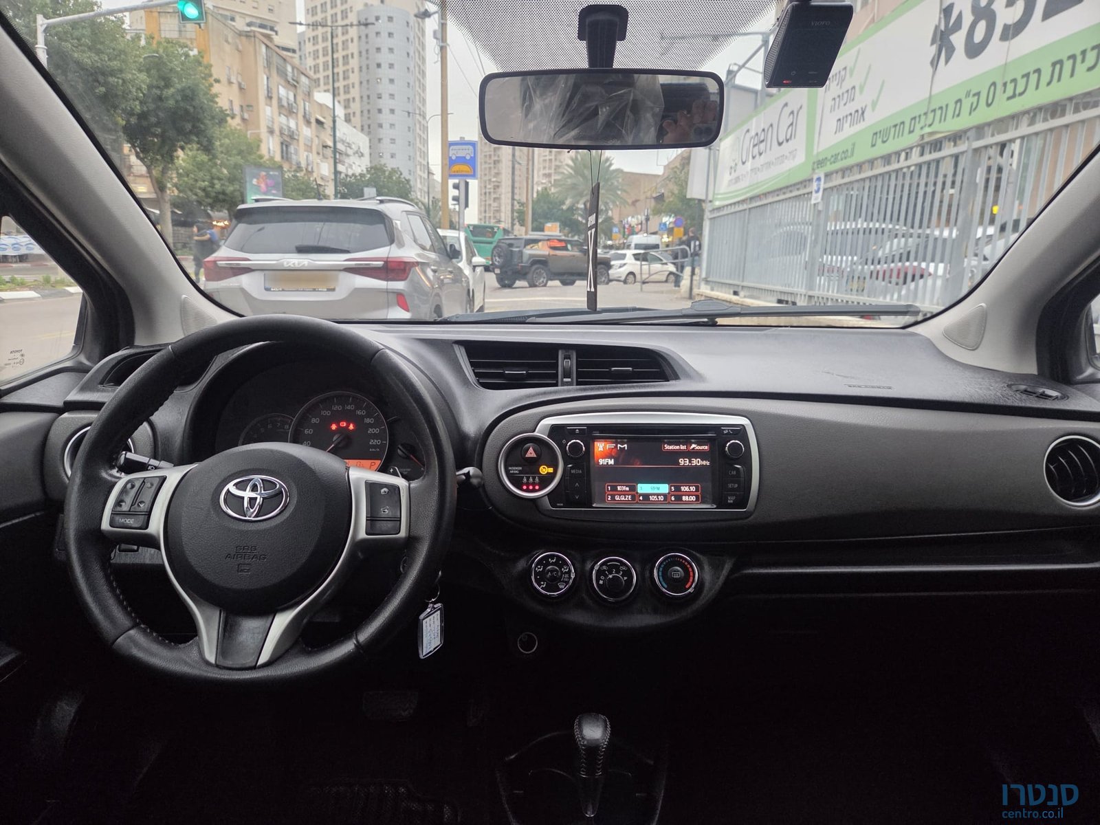 2012' Toyota Yaris photo #3