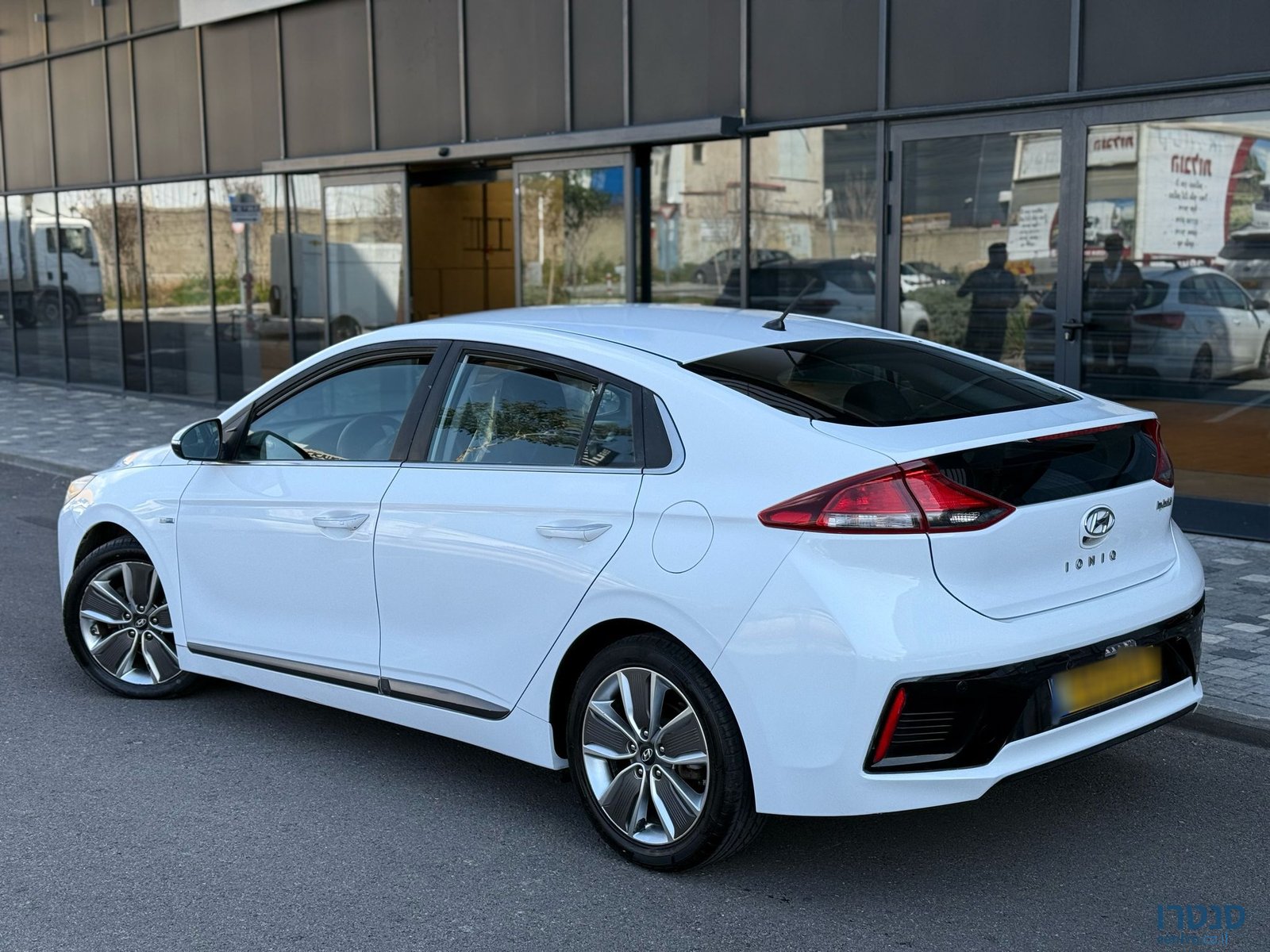 2018' Hyundai Ioniq photo #3