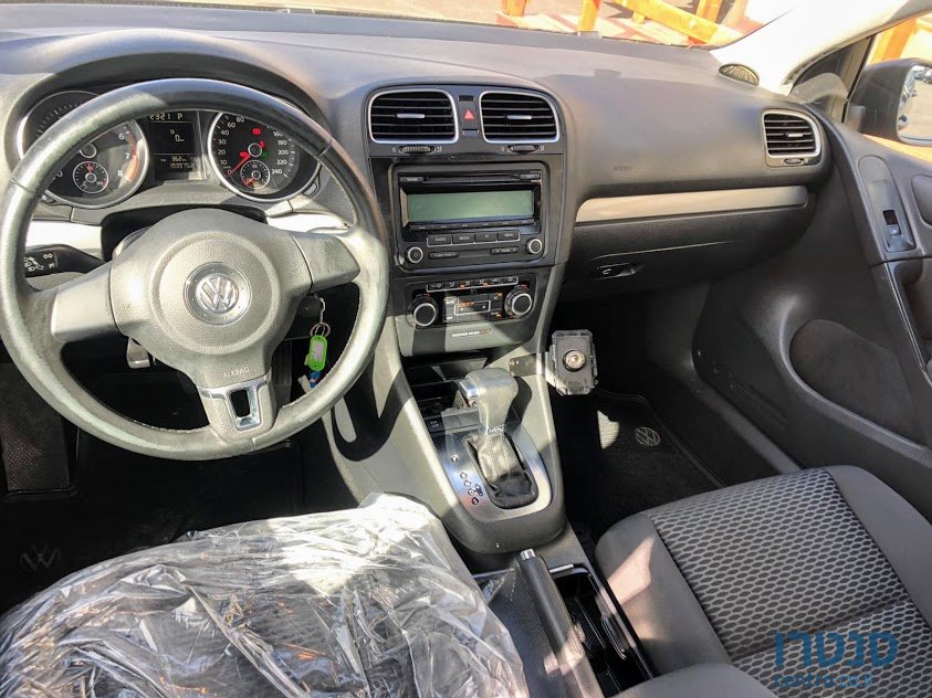 2010' Volkswagen Golf photo #4