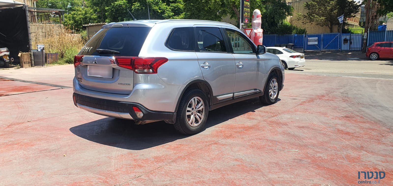 2015' Mitsubishi Outlander photo #7