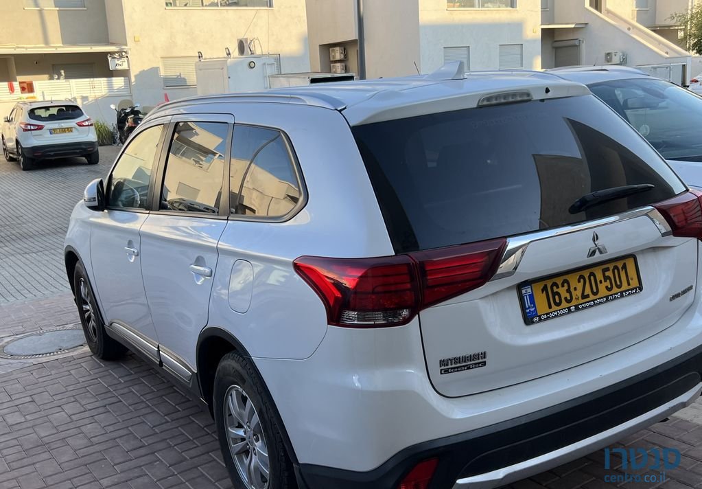 2017' Mitsubishi Outlander מיצובישי אאוטלנדר photo #2