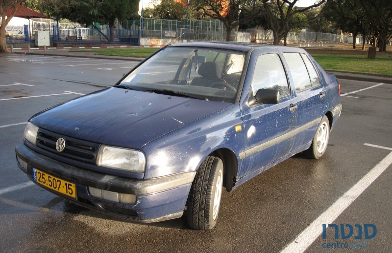 1994' Volkswagen Vento photo #1