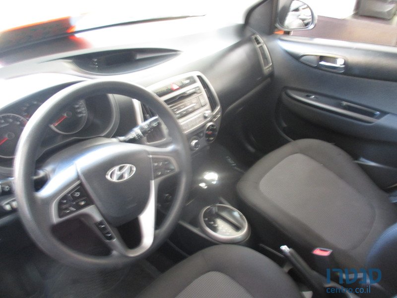 2013' Hyundai i20 photo #3
