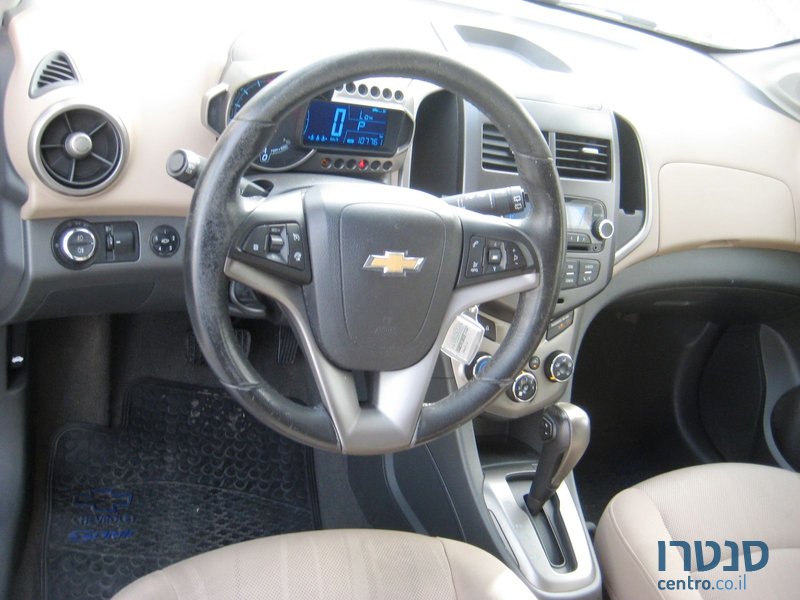 2011' Chevrolet Sonic photo #5