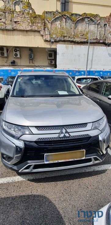 2019' Mitsubishi Outlander מיצובישי אאוטלנדר photo #2