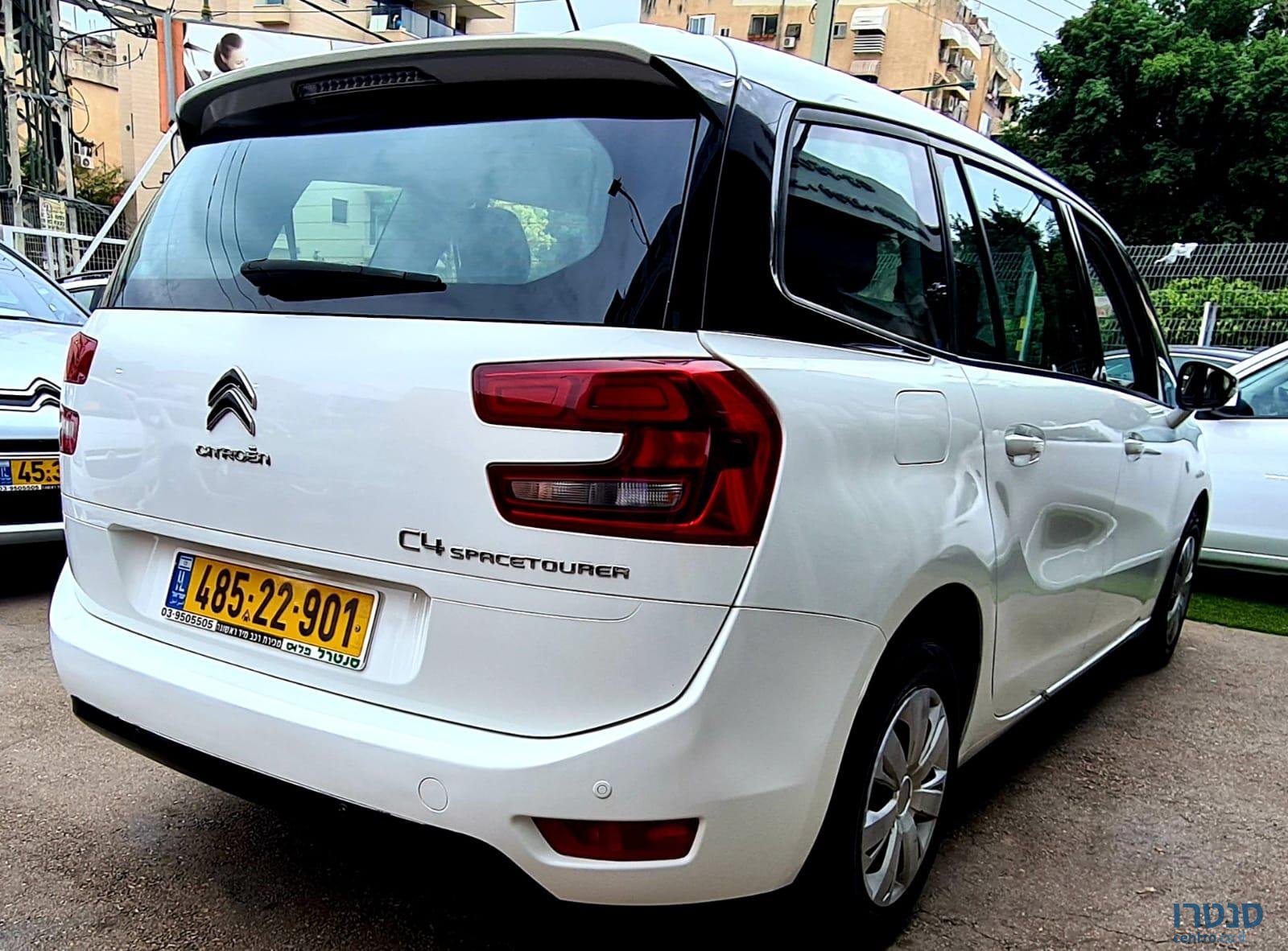 2019' Citroen C4 Picasso photo #3