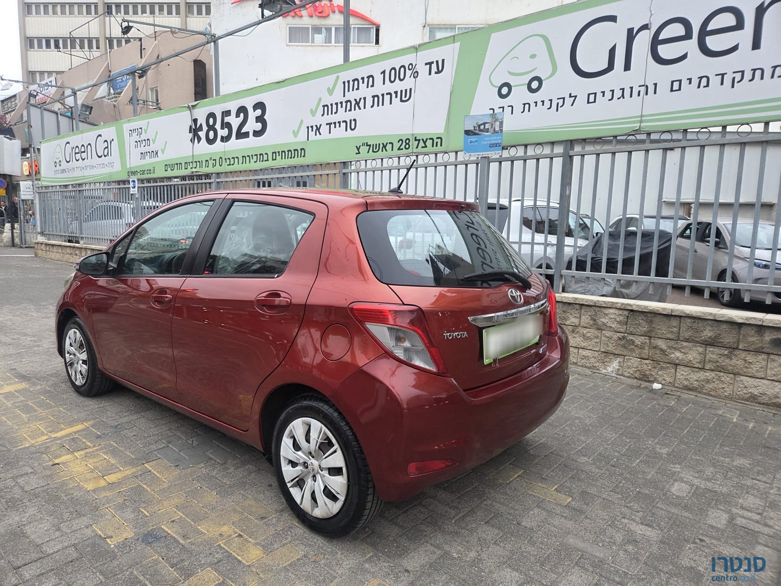 2012' Toyota Yaris photo #5