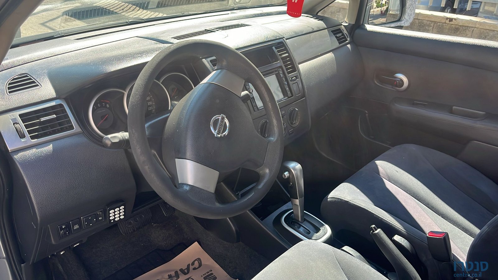 2010' Nissan Tiida photo #2