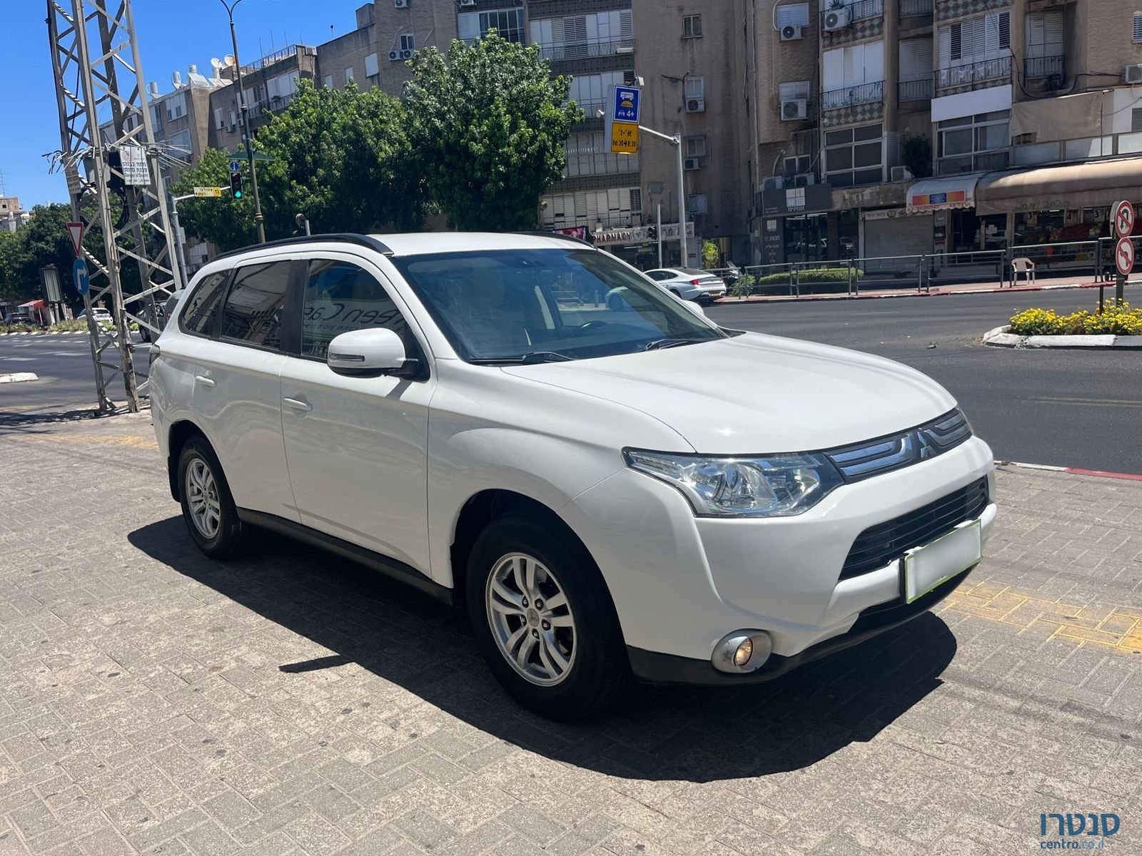 2014' Mitsubishi Outlander photo #1