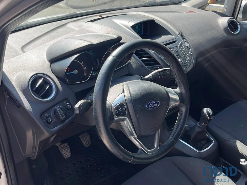 2015' Ford Fiesta photo #3