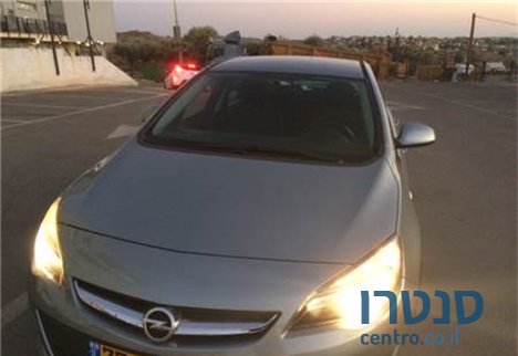 2013' Opel Astra photo #3