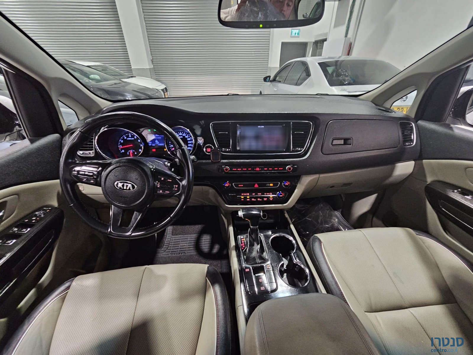 2019' Kia Carnival photo #5