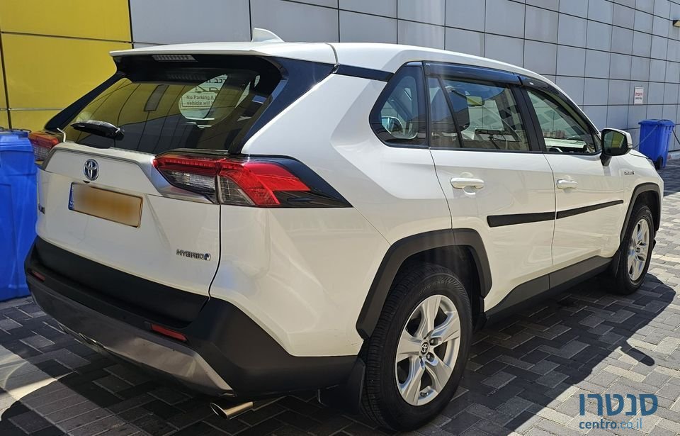 2019' Toyota RAV4 photo #2