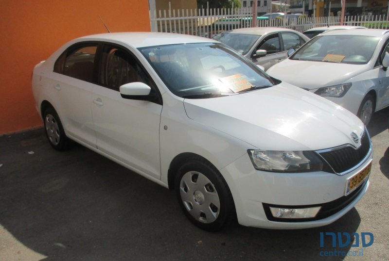 2014' Skoda Rapid photo #2