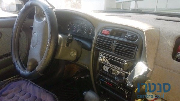 2002' Suzuki Baleno photo #4