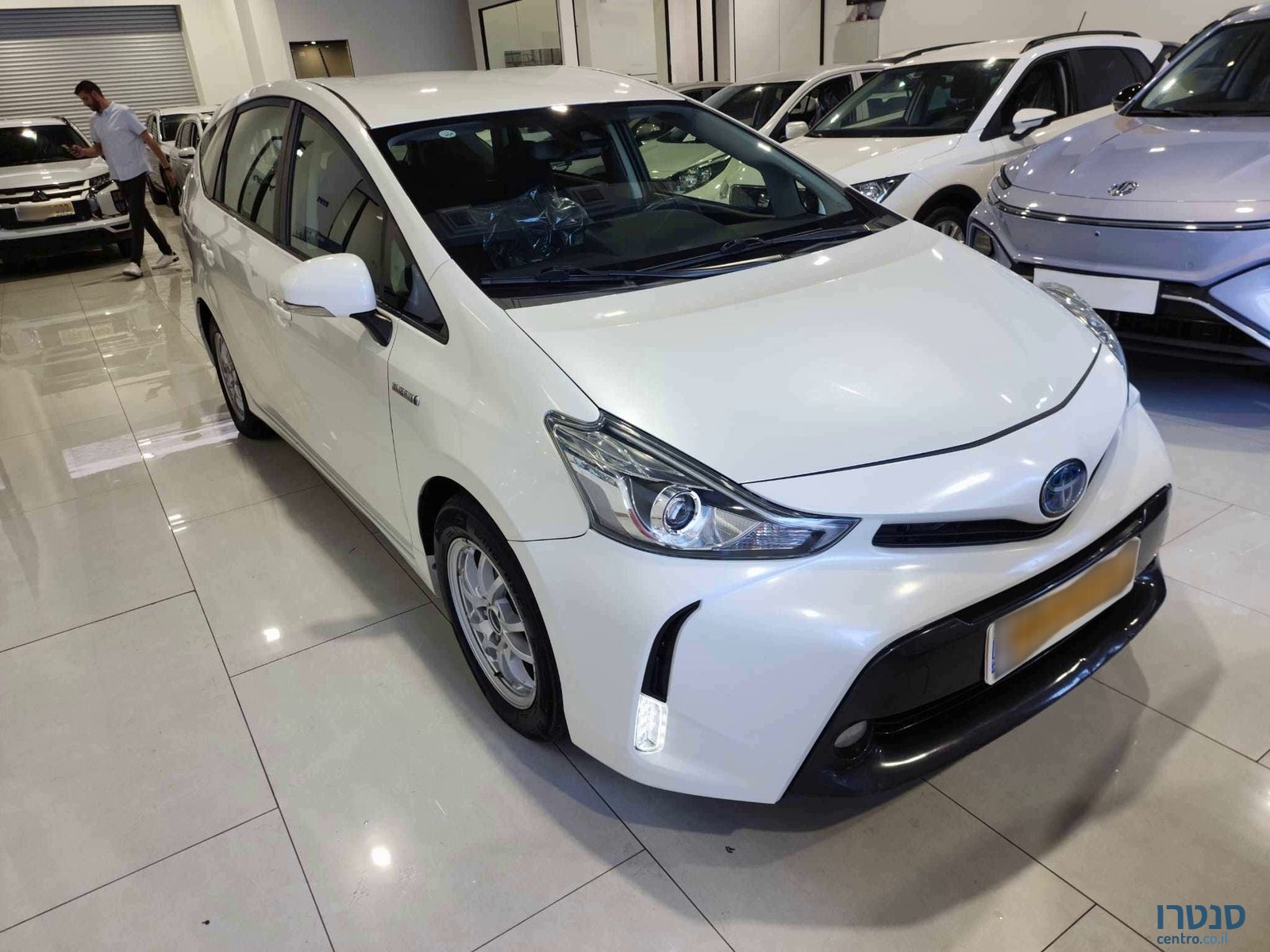 2021' Toyota Prius+ photo #2