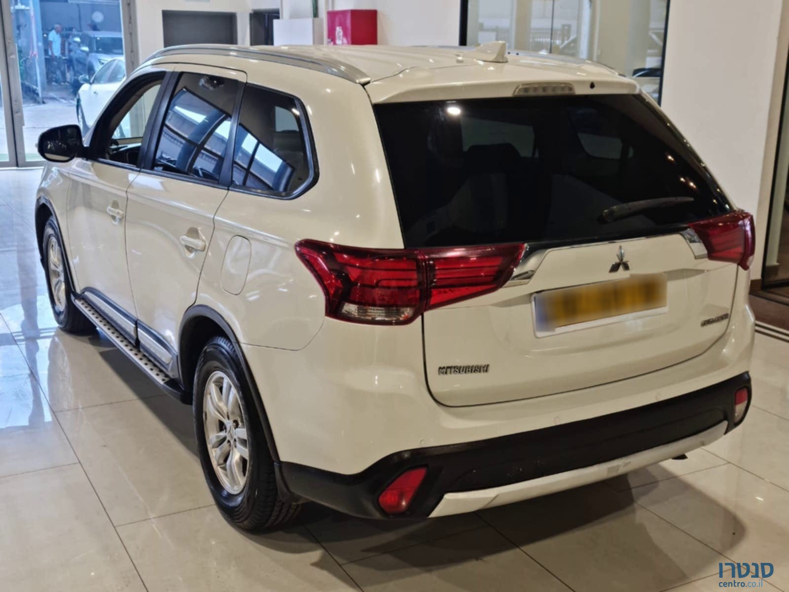 2017' Mitsubishi Outlander photo #4