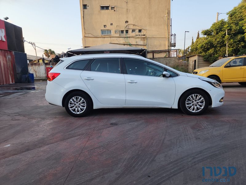 2013' Kia Ceed SW photo #3