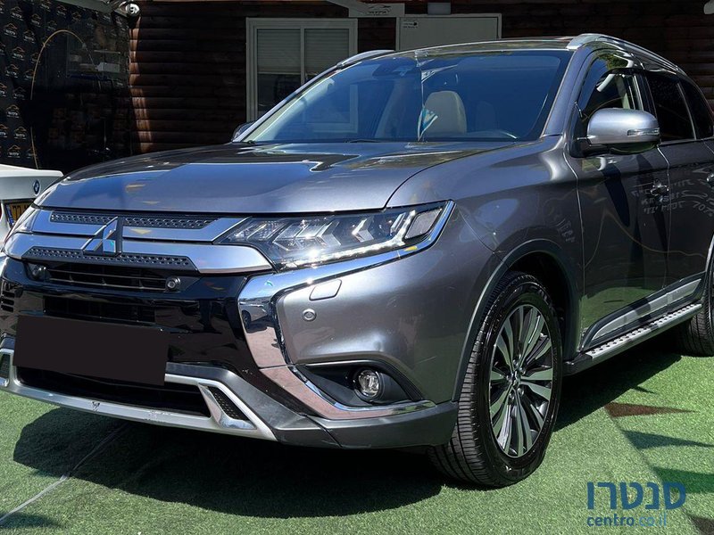 2019' Mitsubishi Outlander photo #1