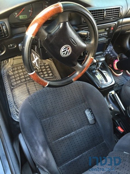 2000' Volkswagen Passat photo #5