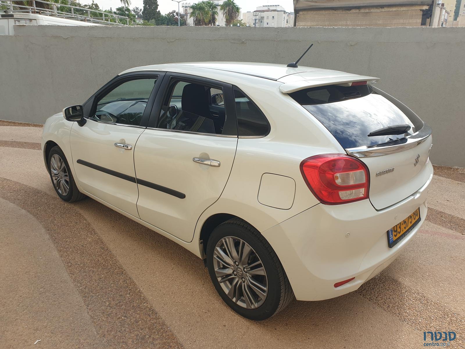 2017' Suzuki Baleno photo #2