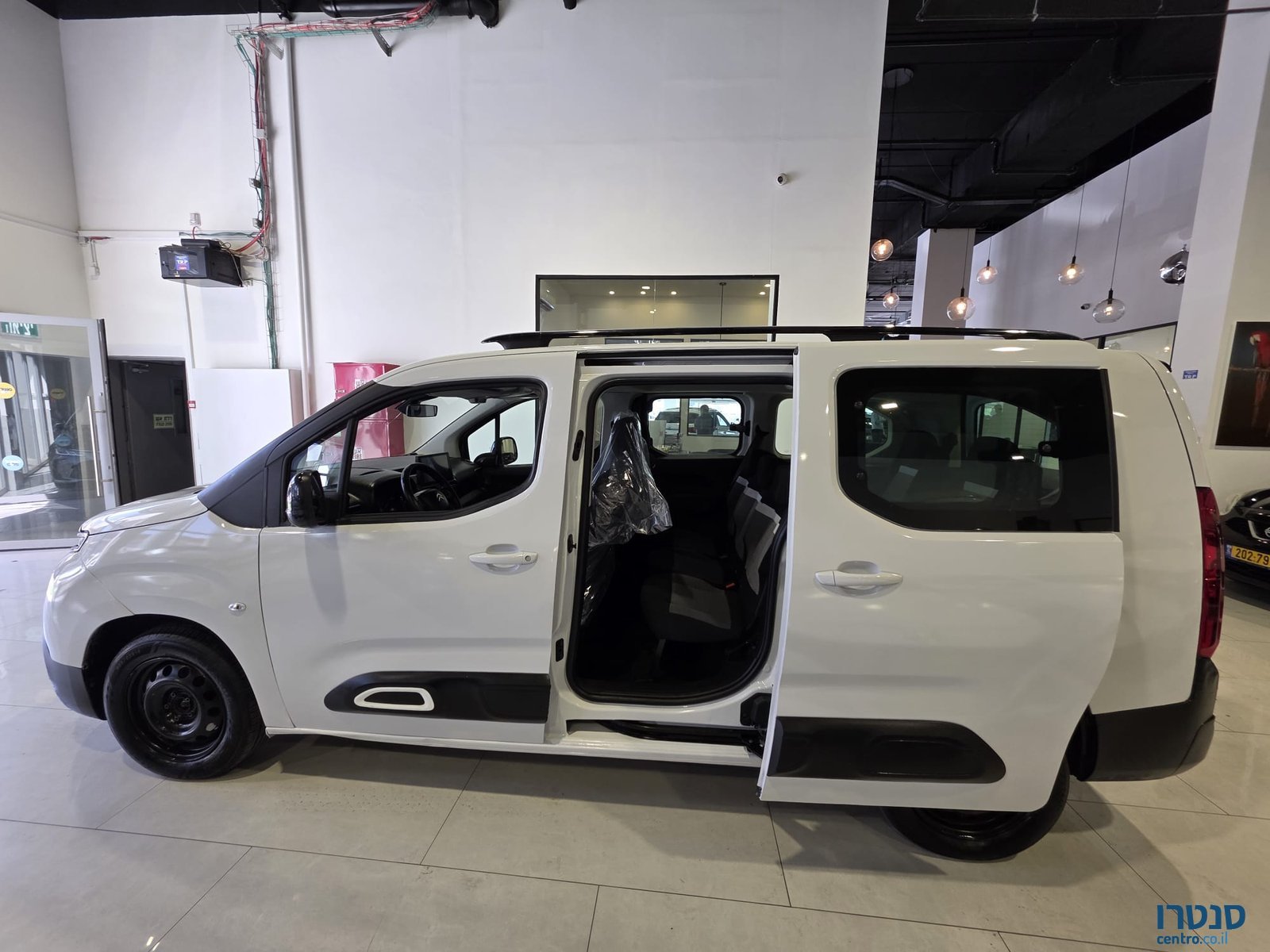 2022' Citroen Berlingo Maxi photo #3