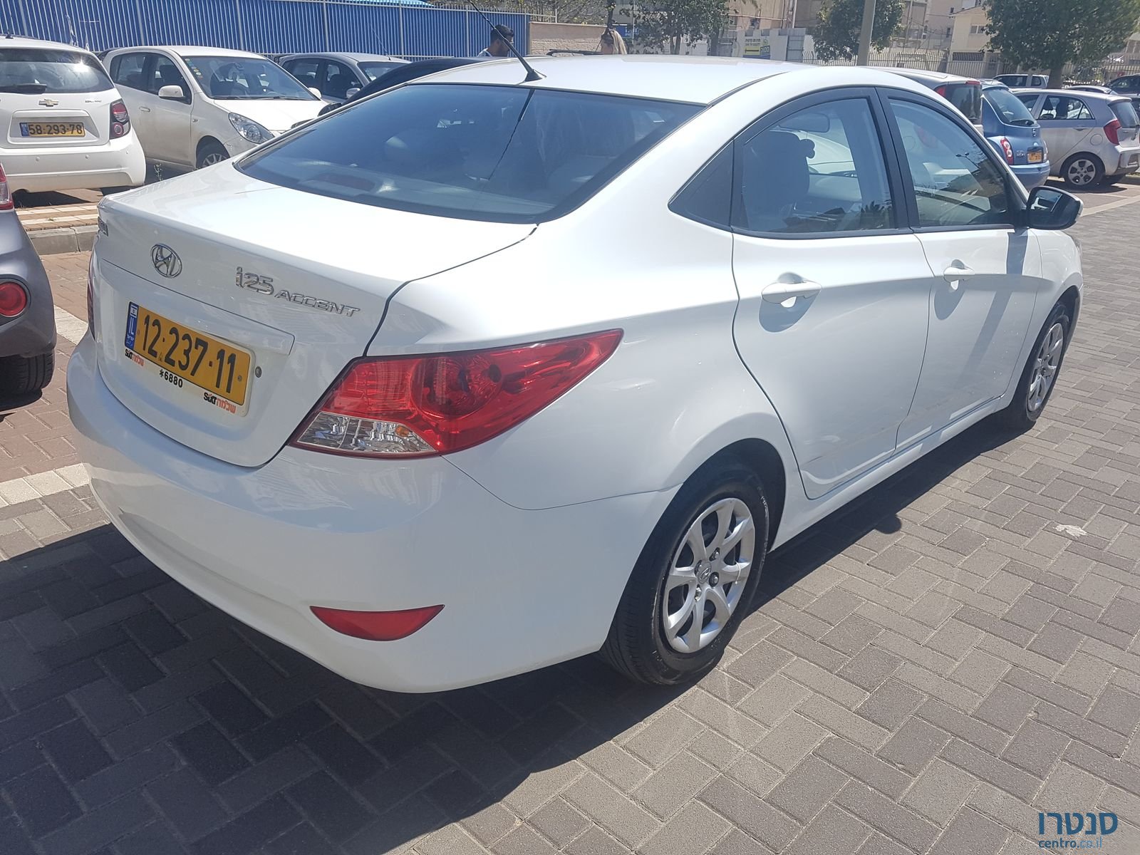 2013' Hyundai i25 photo #3