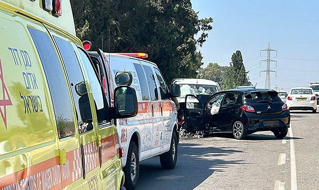В Иерусалиме автомобиль сбил мужчину, пострадавший в критическом состоянии