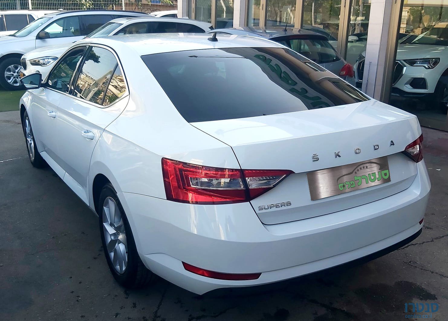 2020' Skoda Superb Business photo #4