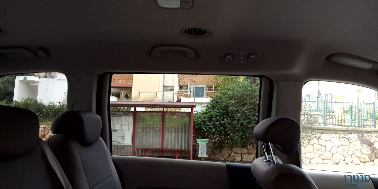 2009' Kia Carnival Kia Carnival  2 LX photo #1