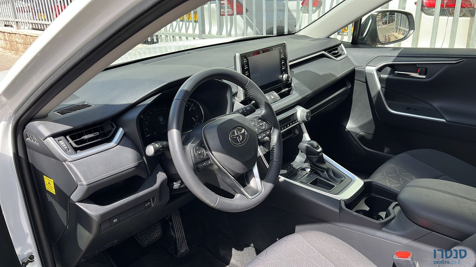 2021' Toyota RAV4 photo #3