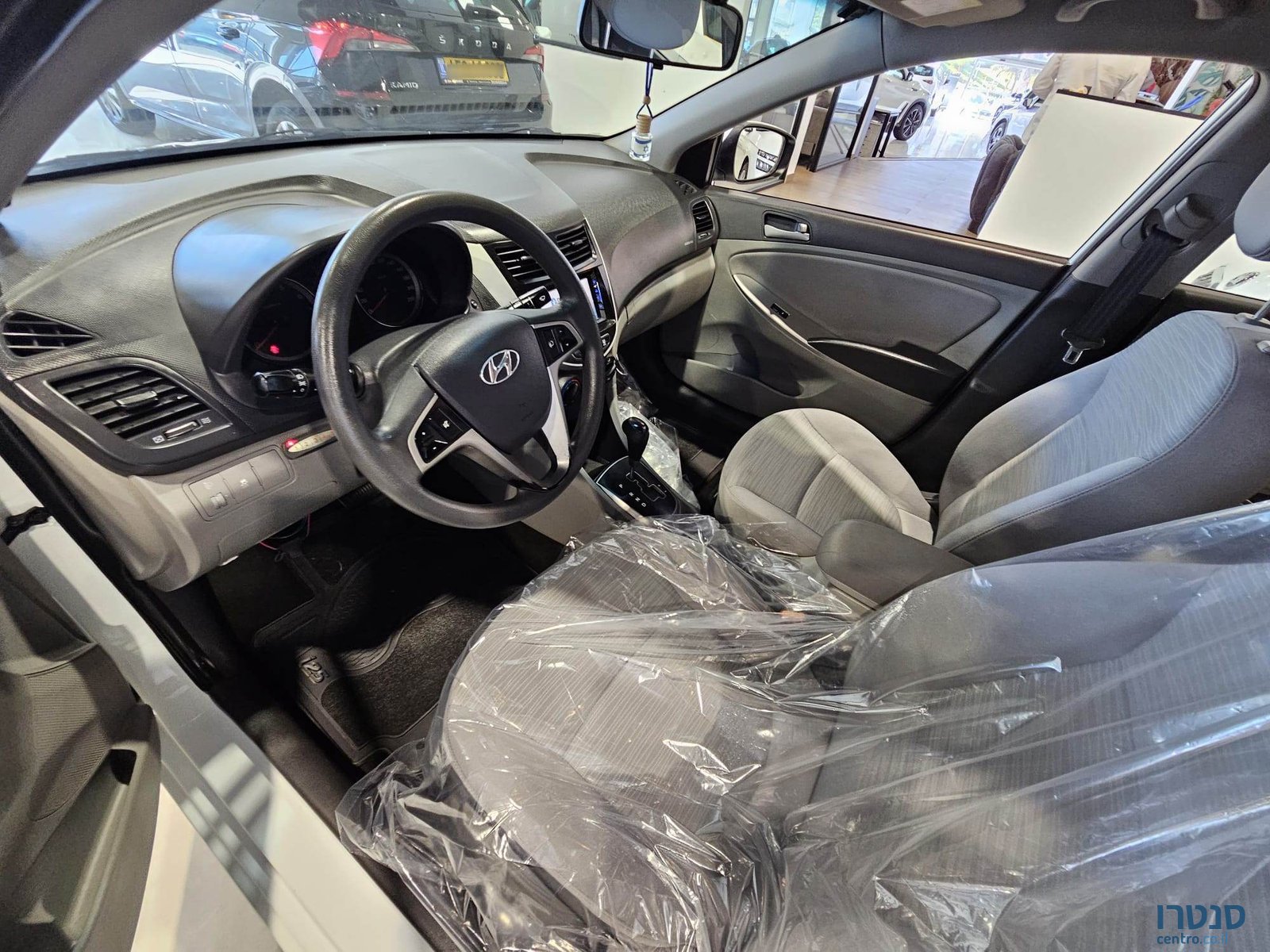 2015' Hyundai i25 photo #5