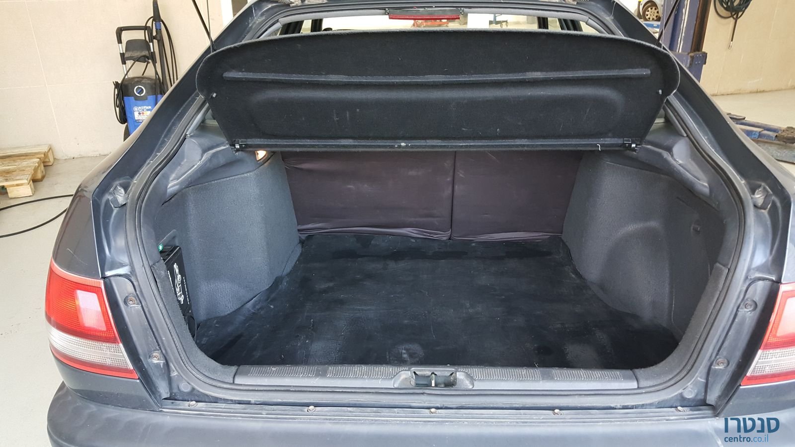 1995' Toyota Carina E photo #5