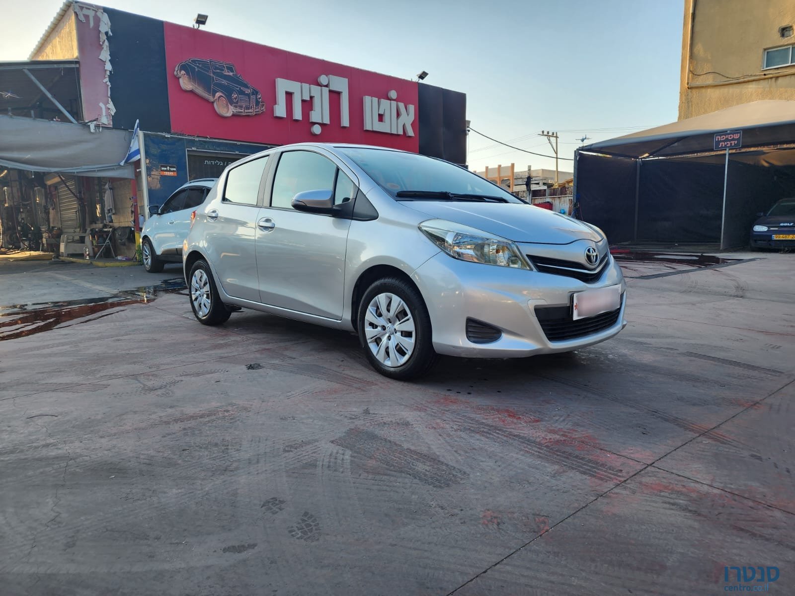 2014' Toyota Yaris photo #3