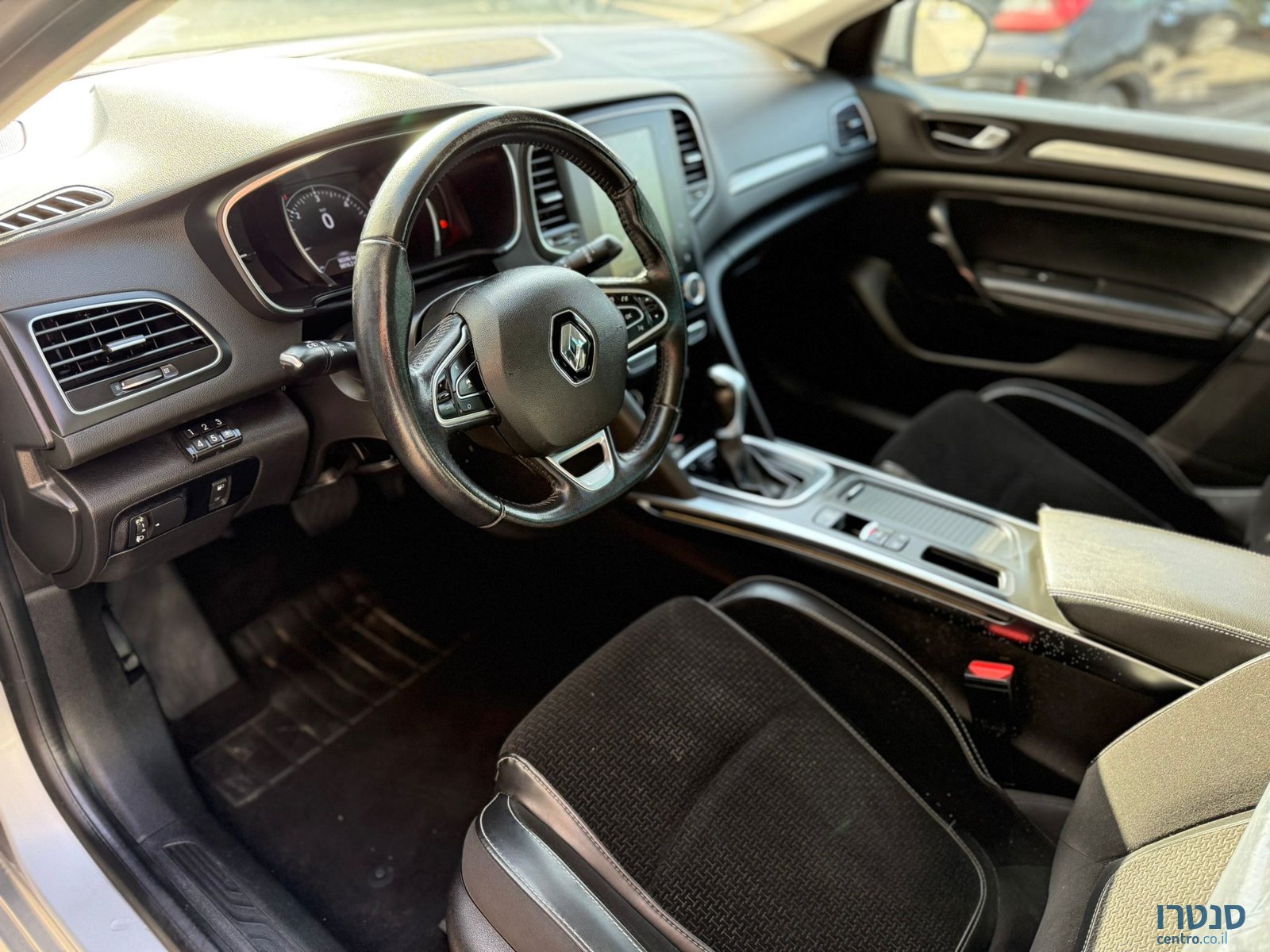 2021' Renault Megane Grand cupe photo #5