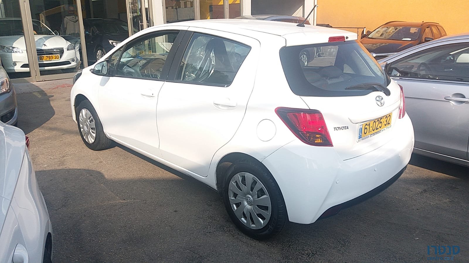 2015' Toyota Yaris photo #2