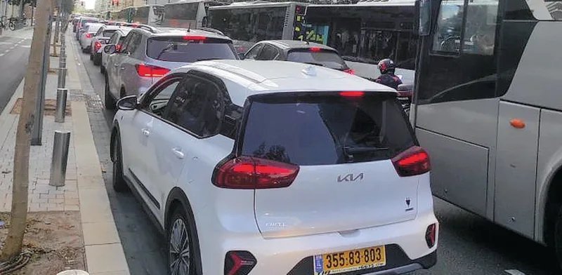 דרך בגין בתל אביב פקוקה