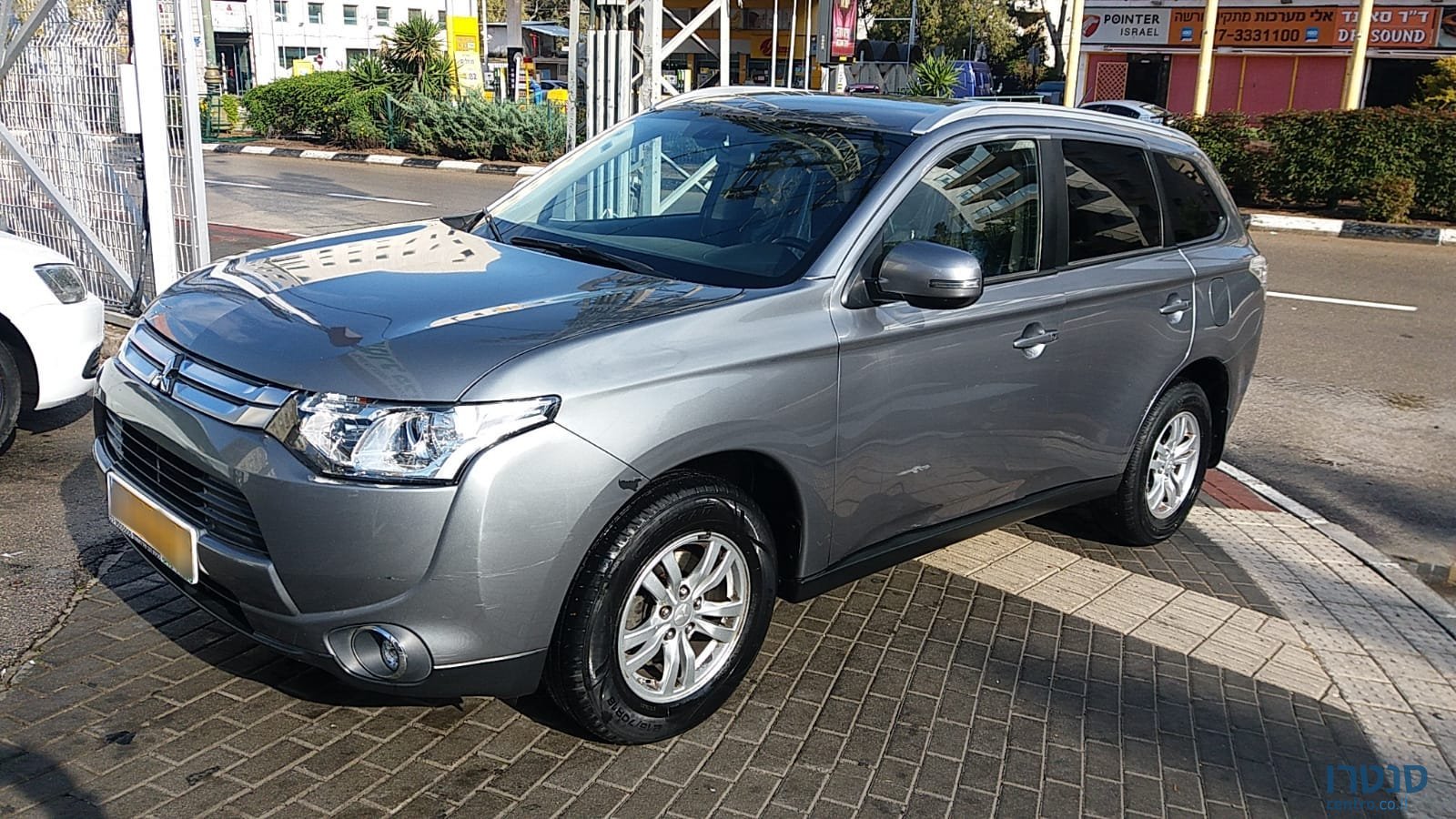 2015' Mitsubishi Outlander photo #1