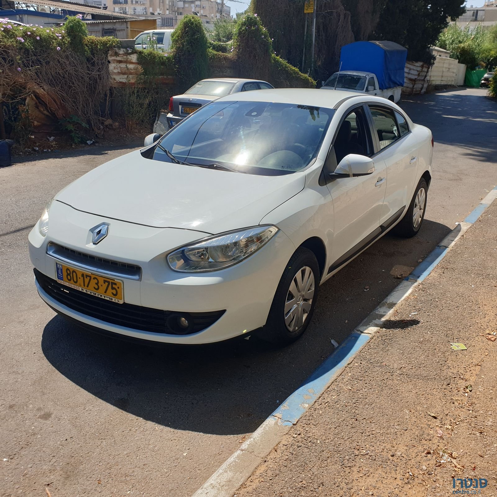 2012' Renault Fluence photo #2