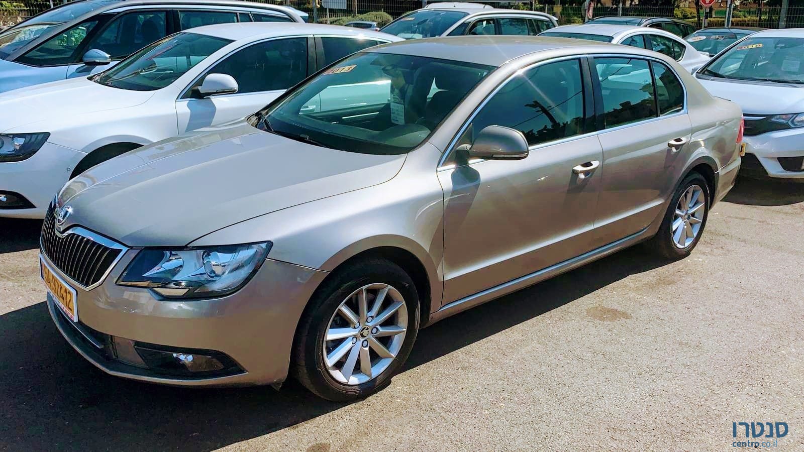 2013' Skoda Superb photo #1