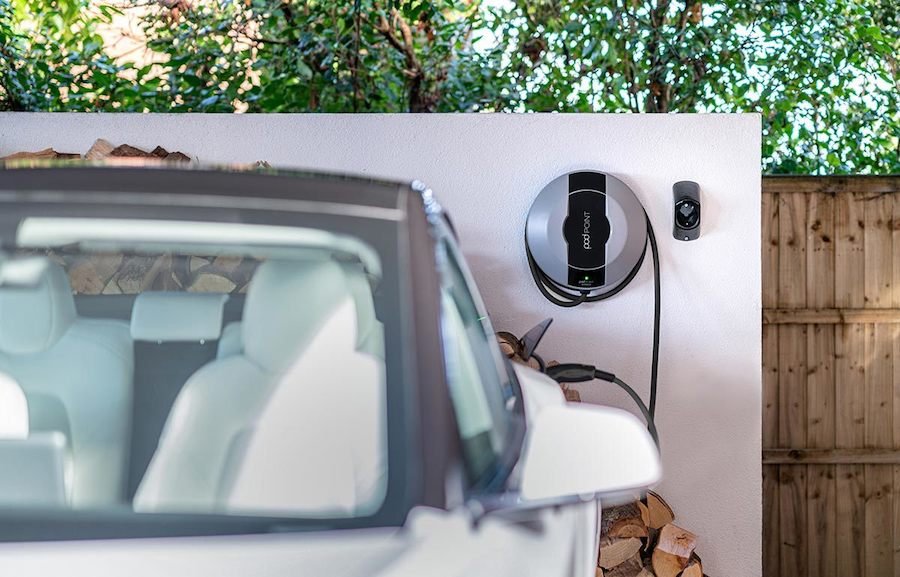 Зарядные станции для электромобилей можно устанавливать на парковке у дома и сегодня
