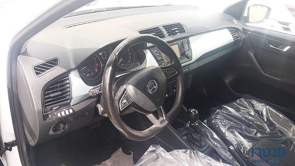 2016' Skoda Fabia photo #3