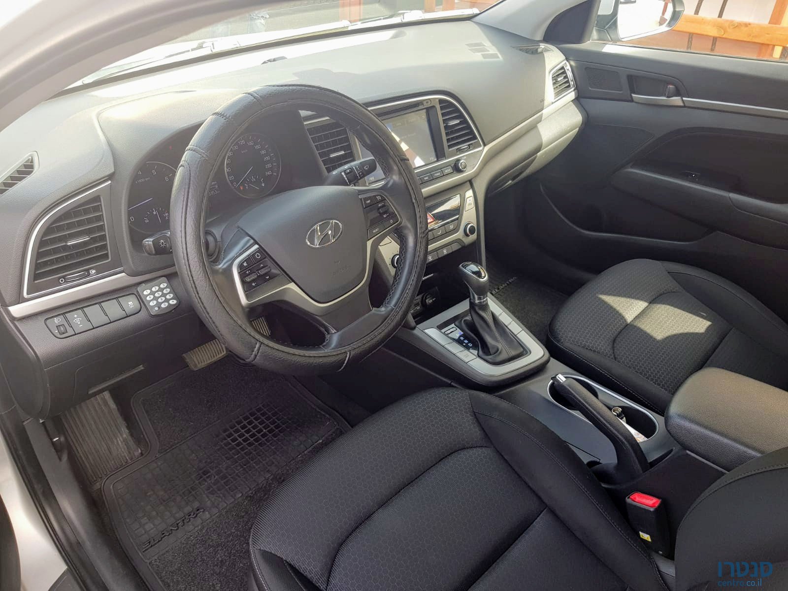 2016' Hyundai Elantra photo #5