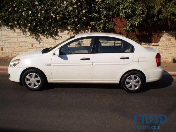 2011' Hyundai Accent photo #2