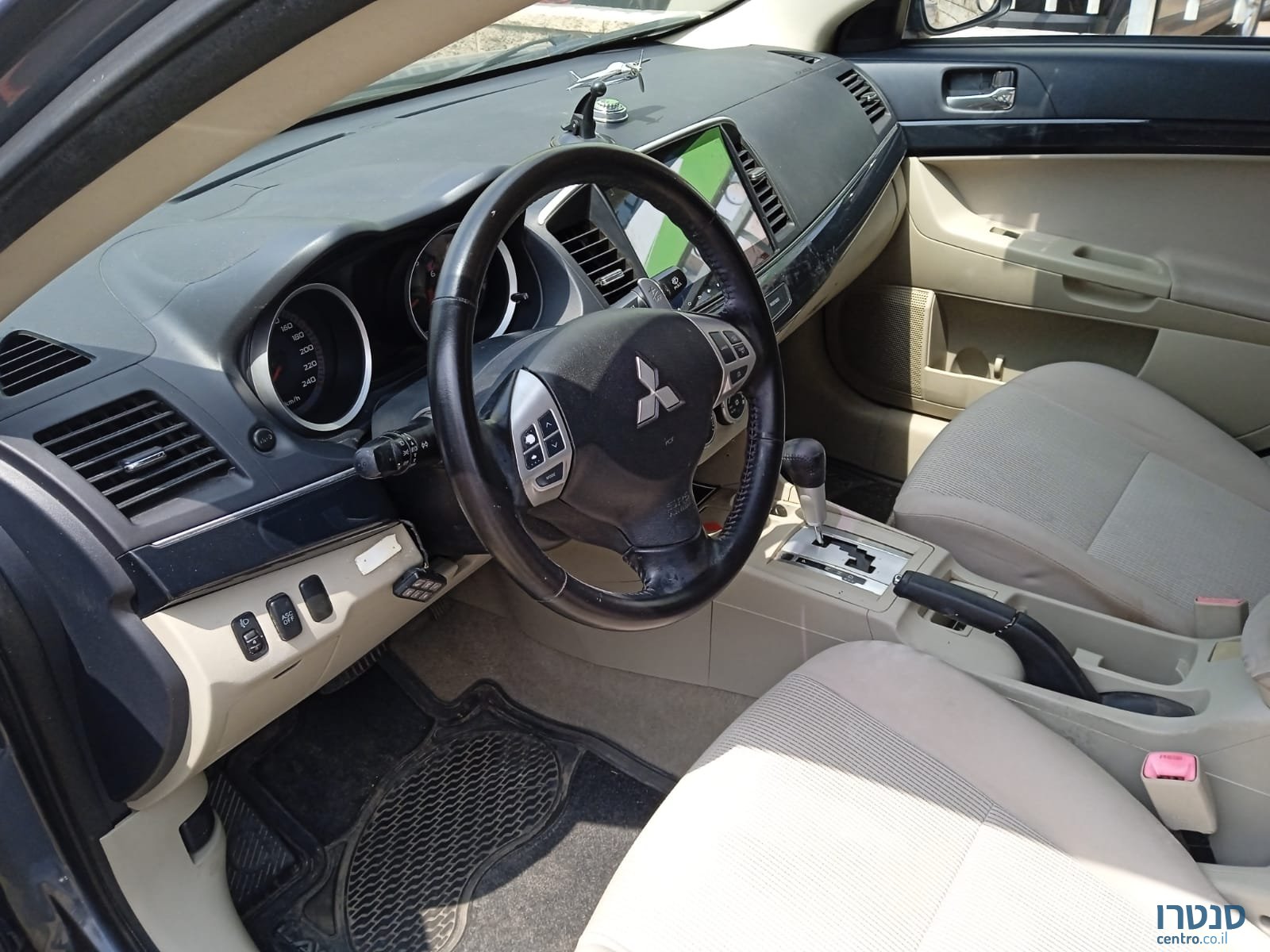 2012' Mitsubishi Lancer photo #2